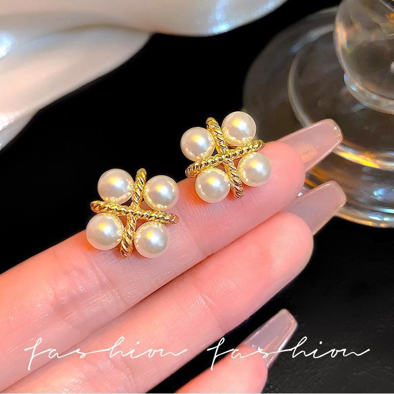 Pearl Earring Stud - أقراط لؤلؤية كورية أنيقة على شكل