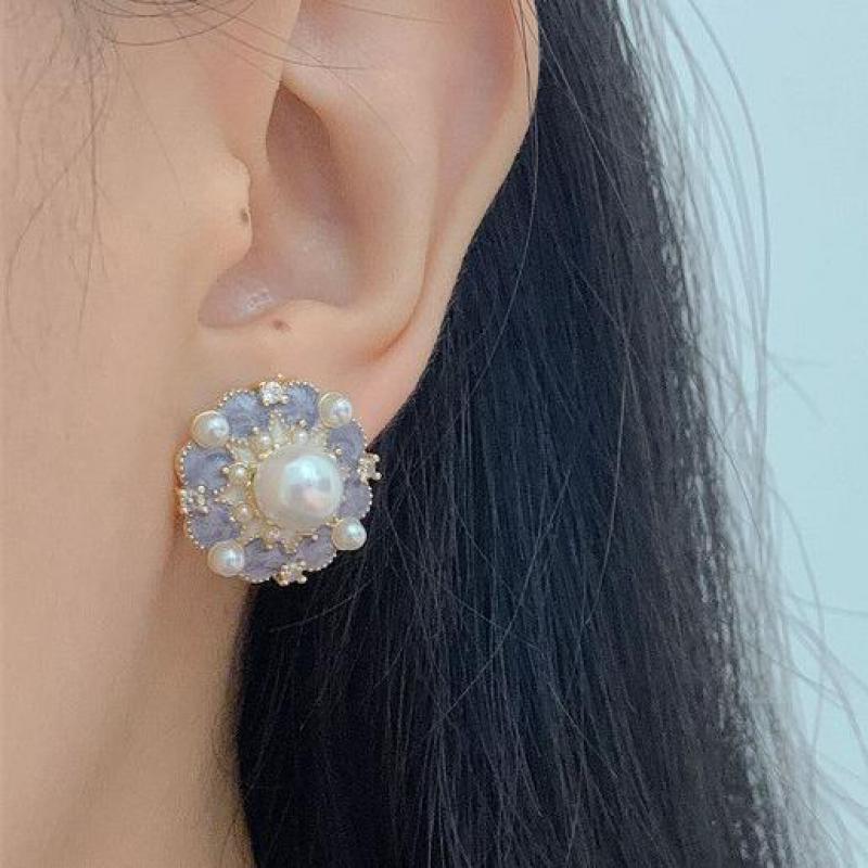 Pearl Earring Stud - أقراط عتيقة مع زهرة زيتية أرجوانية