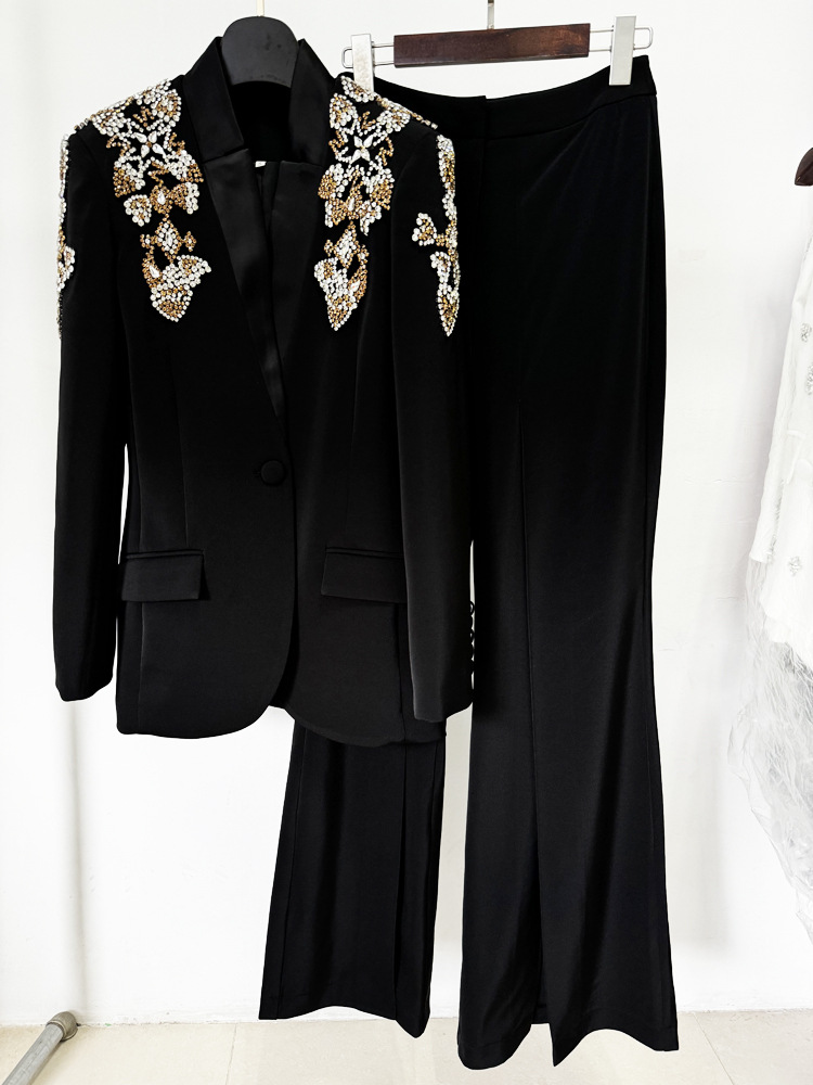 أحدث طقم بدلة نسائية من تصميم  - مراجعة Female Formal Wear وسعره